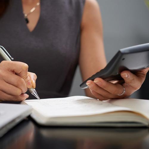 Abogado tributario en Litoral Central para declaración de renta y asesoría fiscal