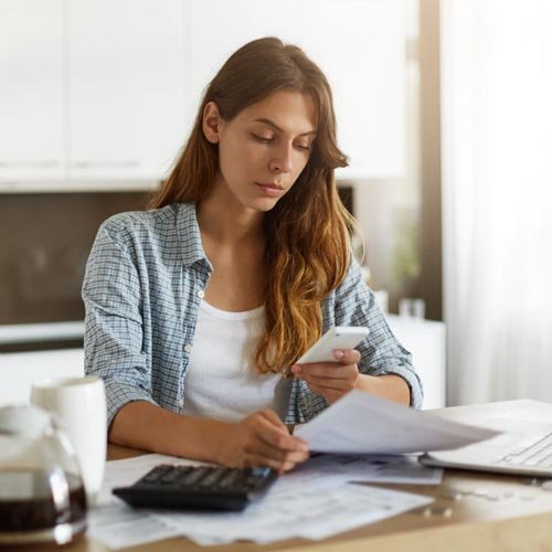 Abogado en Litoral Central para gestión de devoluciones de impuestos y solicitudes