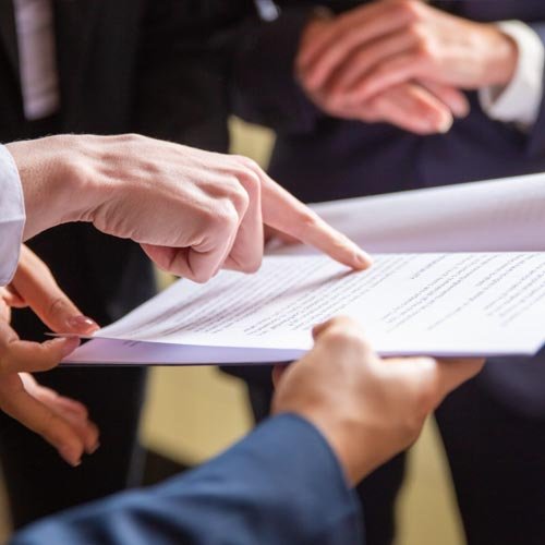 Abogado especializado en responsabilidad civil y compensación por daños en Litoral Central